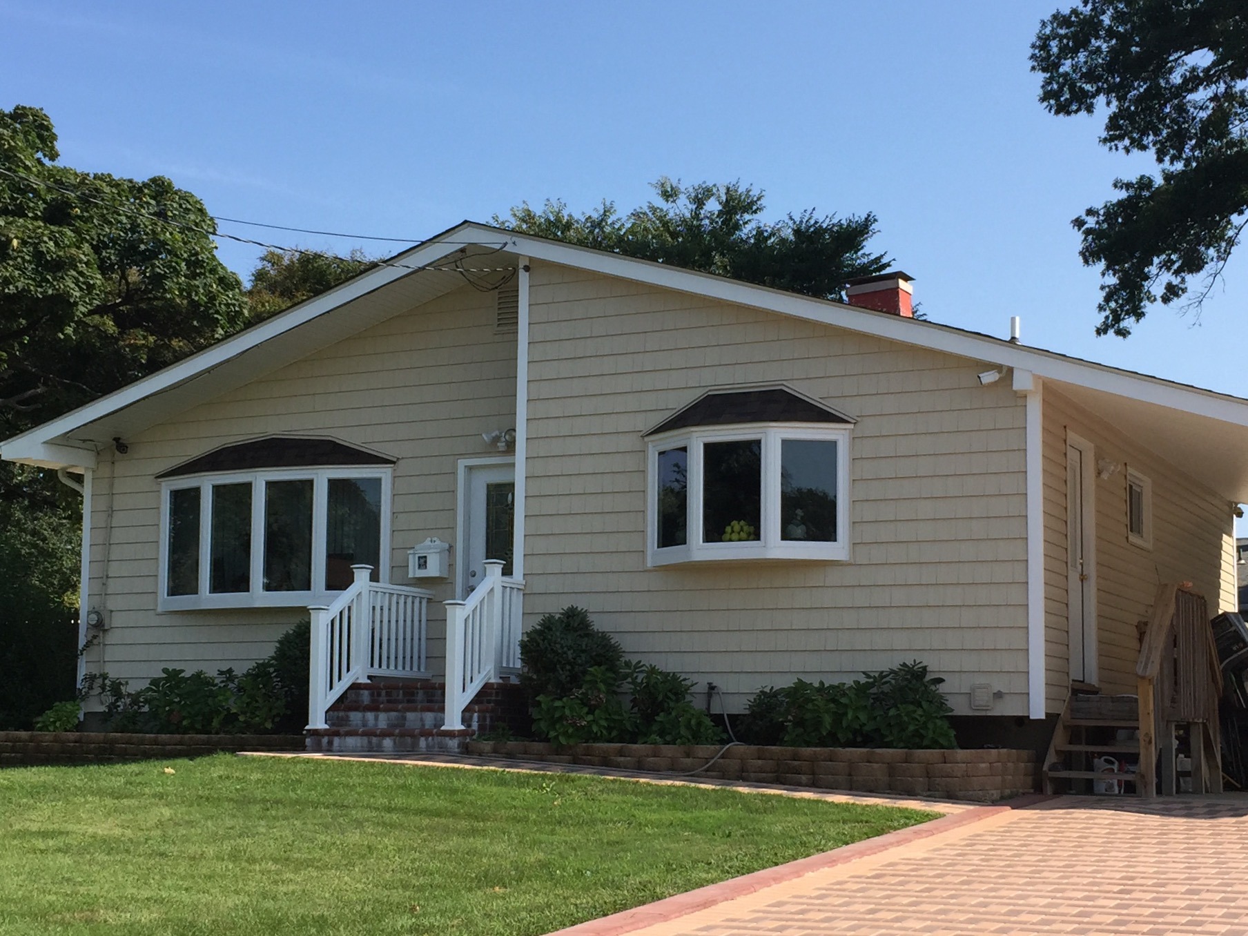 Alpha Siding specializes in the installation of maple vinyl siding. 